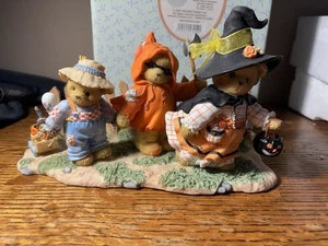 Cherished Teddies Figur 4008963 Priscilla, Norman & Glenn Stone Fence Excl LE - Bild 1 von 11