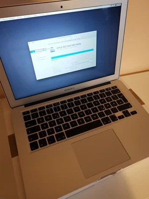 MacBook Apple Air 2017 13"(128GB SSD, Intel Core i5 5. Gen., 2,90GHz, 8GB... - Bild 1 von 4