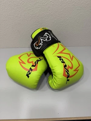 Guantes de combate Rival RS11V 14 onzas. verde neón. nuevo. nunca usado. Foto 1 de 3