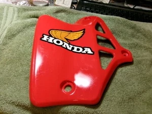 Honda CR 250 1984 cubierta del radiador lado izquierdo nos OEM 19035-KA4-7330 19072-KA4-730 - Imagen 1 de 11