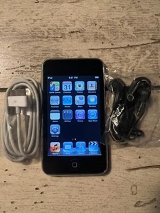 Apple iPod Touch 2nd Generation 8GB BLACK USED BUNDLE MB528LL - Picture 1 of 24