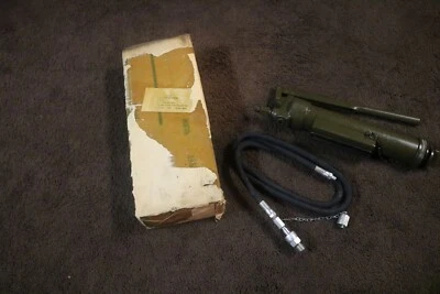NOS WWII 50s  military recoil oil gun  Stewart Warner Alemite 41-G-1330-150 - Image 1 of 4