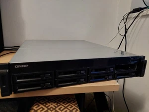 QNAP TS-879U-RP 8-Bay Rackmount NAS – Fully Working with All Caddies – Free Ship - Afbeelding 1 van 11