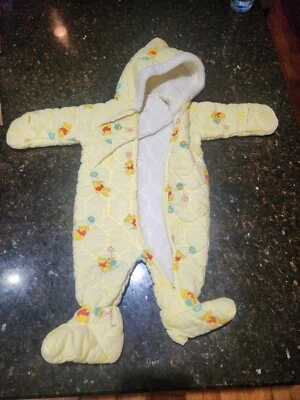 Manta para dormir amarilla acolchada amarilla vintage Walt Disney Winnie The Pooh  Foto 1 de 4