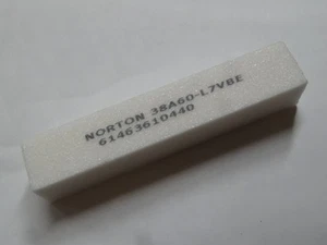 NORTON 3/4" x 3/4" x 4" Grana 60 Ossido di Alluminio Abrasivo Dress Stick 38A-60-LVBE - Foto 1 di 1