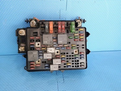 Bloque de fusibles - '99-'02 Chevy Silverado Tahoe GMC Yukon Sierra 5.3 4.8 6.0 - Motor Foto 1 de 4