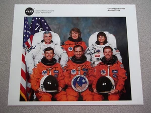 Foto autografiada de la tripulación STS-76 - Imagen 1 de 1
