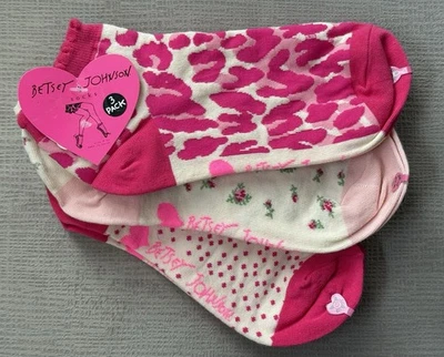 NUEVO CON ETIQUETAS Betsey Johnson 3 Pares Calcetines Suaves Tobillo Corte Bajo Zapato Talla 5-10 Rosa De Colección Foto 1 de 4