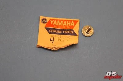 Nuevo de Lote Antiguo Yamaha LT2M LTMX Perilla Cubierta Lateral PARTE# 304-21714-00 Foto 1 de 4