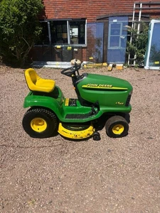 John Deere LT 166 Ride-On Lawn Mower Little Use 42 Inch Mulch Countax Westwood - Picture 1 of 18