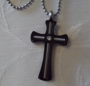 DIFFERENT BLACK AND SILVER TONE COIL & RHINESTONE CROSS PENDANT NECKLACE ##RELT - Picture 1 of 4