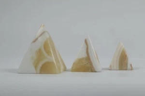 Pirámides egipcias de alabastro - Tres increíbles pirámides de Kefrén, Keofu y Menkaure - Imagen 1 de 1