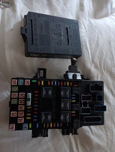 2004-07 ford f150 cabin fuse box junction relay fuse box - Picture 1 of 5