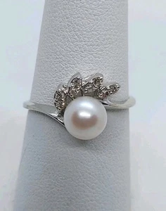 14 Karat Weißgold Ring mit Perlen und Diamanten, Größe 9 - Bild 1 von 19
