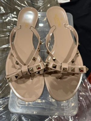 Zapatillas VALENTINO Garavani Rockstud PVC Playa Jalea Talla 41 - Usadas Foto 1 de 2