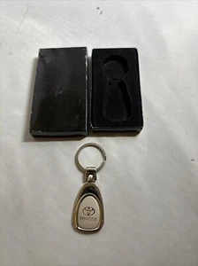 Vintage Toyota Keychain Advertising Car Dealership Logo Metal Key Ring New - Picture 1 of 7