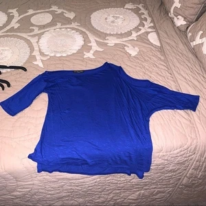 Kim & Cami Blue Asymmetrical Cold Shoulder Top Women's Size M - Picture 1 of 13