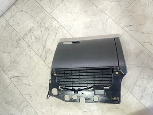 Audi A4 2013-2016 pasajero delantero lado derecho tablero guantera 8K1-857-035-C OEM - Imagen 1 de 3