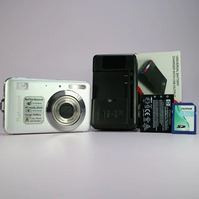 HP Digital Camera Photosmart R742 7.1MP Silver Tested - Image 1 of 4
