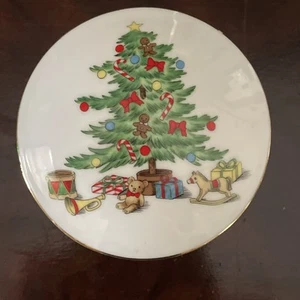 Shibata Porcelain Round Trinket Box Christmas Tree Japan 3.75"Dia x 2.25” Tall - Picture 1 of 10