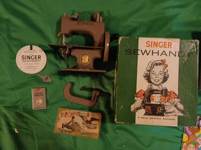 Máquina de coser vintage de manivela de juguete infantil Singer modelo 20 excelente Foto 1 de 4