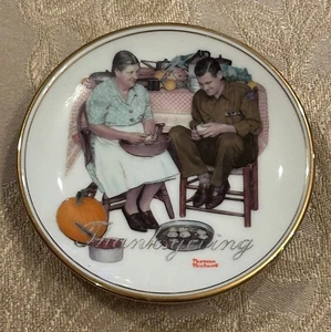 Norman Rockwell Miniature Collector’s Plate  “THANKSGIVING” Vintage D1-30 - Picture 1 of 2