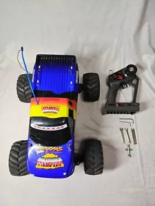 VINTAGE TRAXXAS STAMPEDE 2WD EARLY GENERATION 1/10 Blue & Yellow Chassis - Picture 1 of 18