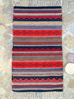 Alfombra pequeña tejida a mano mexicana, alfombra roja geométrica, tapiz zapoteca de lana de oveja Foto 1 de 4