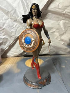 Kit modelo estatua escultura resina pintada y ensamblada de la Mujer Maravilla - Imagen 1 de 4
