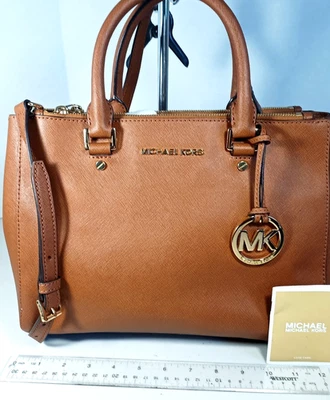 Cartera Michael Kors Sutton Grande Camel Cuero Liso Chapado en Oro Herrajes Foto 1 de 4
