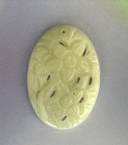 Giada intagliata verde chiaro vintage per collana ciondolo grazioso disegno floreale 1,5x1" - Foto 1 di 13