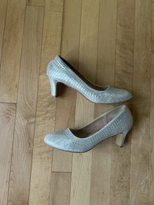 Badgley Mischka High Heels For Girls Size 5 Kids - Picture 1 of 3