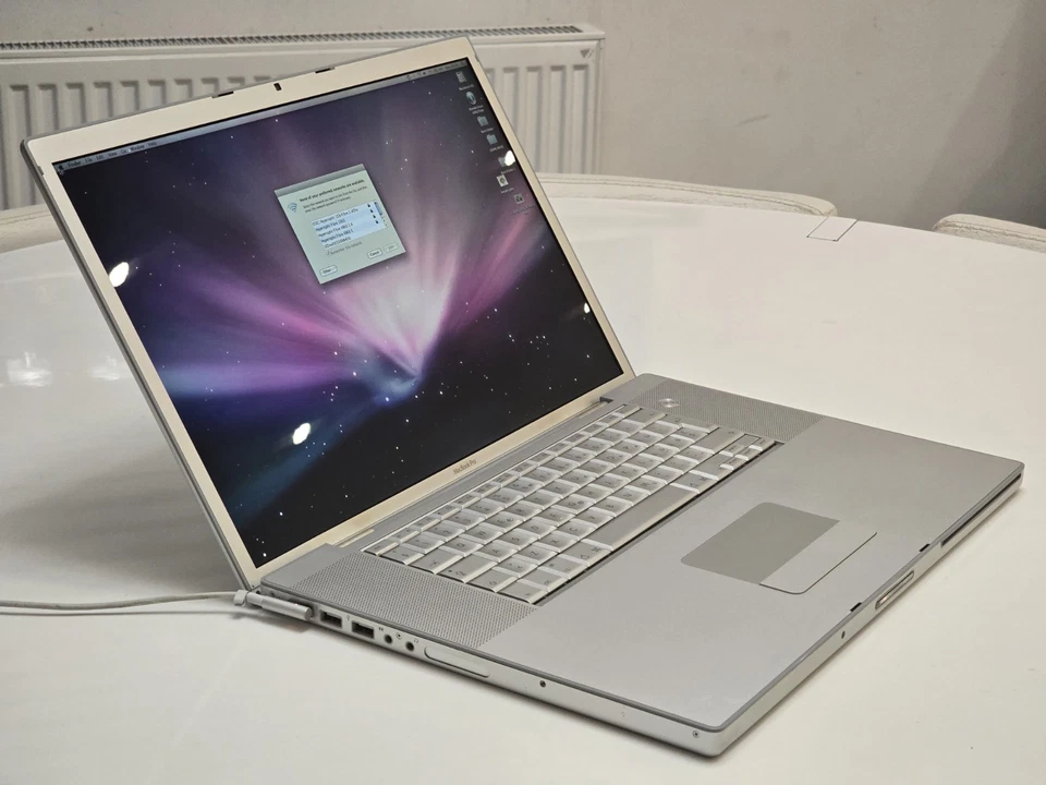 RARE Vintage 2007 MacBook Pro 17" 2.6GHz 4GB A1229 | Glossy HiRes + 72 cycles! - Image 1 of 4