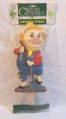 Estaca de jardín de cerdo granjero vintage de plástico de los años 80 patio de césped 15" decoración nueva en paquete Foto 1 de 4