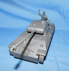 CTS WWII German Panther tank W/Tank Commander 1/38 - Picture 1 of 4