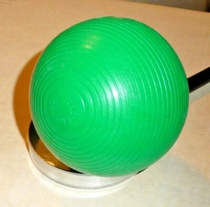 1 VINTAGE GREEN CROQUET BALL WOODEN RIBBED SOLID COLOR 3" FORSTER - Picture 1 of 1