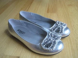 Mädchen BONGO SILBER ZINN PERLEN SCHLEIFE SILBER flache Schuhe GUC 1 - Bild 1 von 4