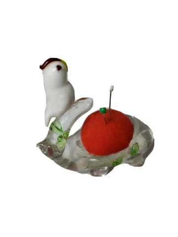 VINTAGE SEWING BIRD NEEDLE PIN CUSHION ART GLASS 3'X2" Cover