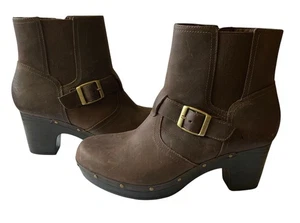 Stivali donna Clarks pelle borchie tacco basso marrone taglia US 8M stivaletti fibbia - Foto 1 di 13
