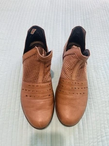 NAOT ankle boots brown tan 8 (39) COMFORTABLE removable orthotic VGUC - Picture 1 of 7