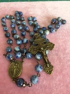 Handgefertigter katholischer Rosenkranz mit blauem Lapis  - Bild 1 von 10