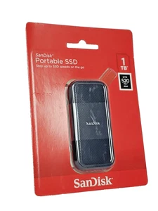 SanDisk SSD esterno portatile fino a 520 MB/s SDSSDE30-1T00-AT - Foto 1 di 2