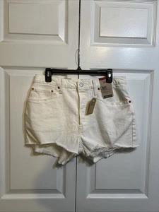 NWT Levi's Women's 501 Original Shorts Button Fly Frayed Hem Off White Size 31 - Picture 1 of 10