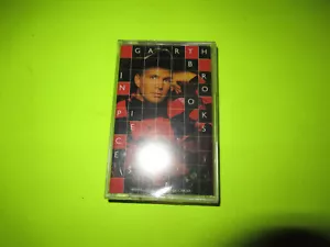 SEALED GARTH BROOKS IN PIECES CASSETTE TAPE - Imagen 1 de 2