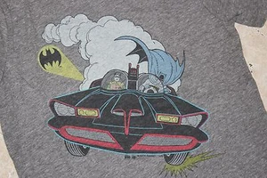 NWT Abercrombie Boys Large Batman and Robin in Batcar SS Grey T-Shirt - Picture 1 of 2