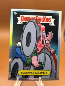 2024 Chrome GPK 7 - Screwey Dewey - Silver Refractor - R-282a *ALT ART - Picture 1 of 2