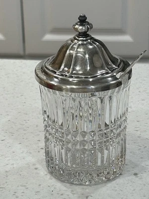 Tarro de azúcar de vidrio cortado vintage con tapa plateada y cuchara Oneida plateada Foto 1 de 4