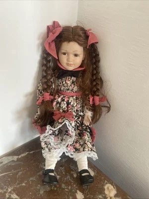 Poupée tête en porcelaine poupée à thème chinoise avec sa robe à Fleurs - Photo 1/4