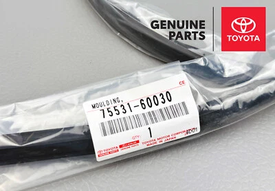 Moldura de parabrisas superior exterior OEM LEXUS LX470 Toyota Land Cruiser 75531-60030 Foto 1 de 3