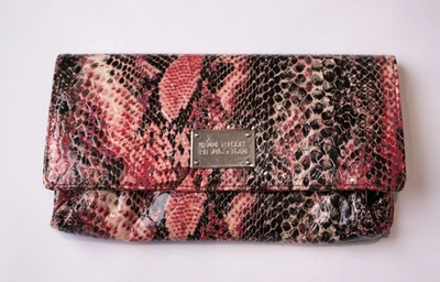 Клатч Kenneth Cole Reaction с узором из розовой змеиной кожи кошелек для монет - Изображение 1 из 4